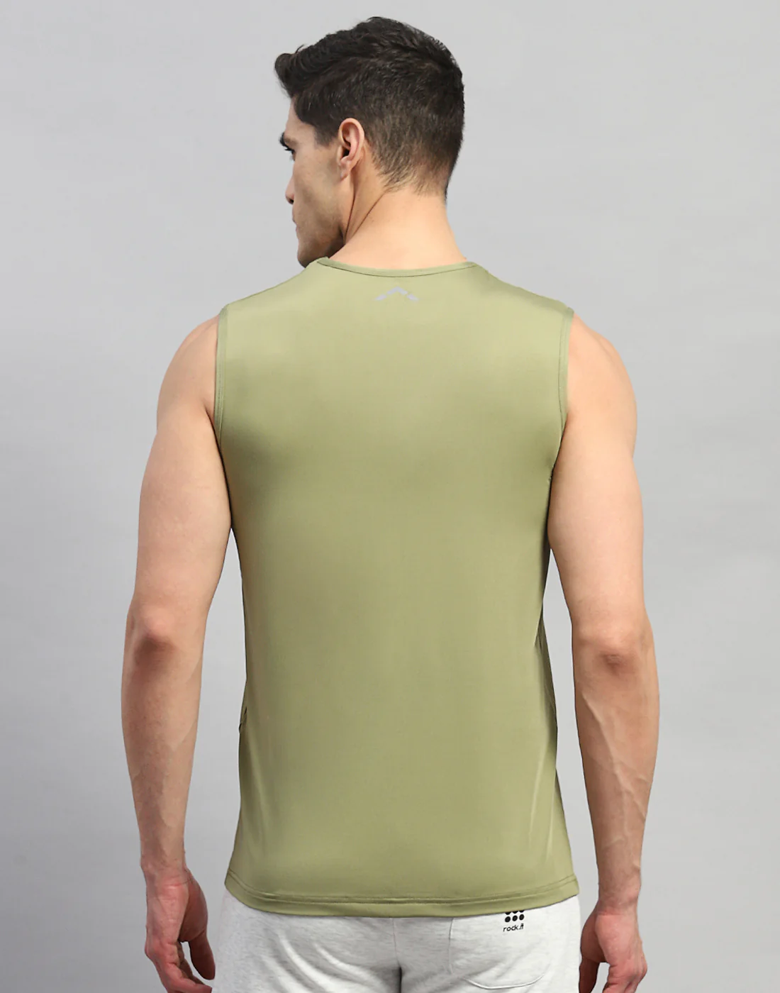 Rock.it Men Olive Solid Round Neck Sleeveless T-Shirt - Image 5