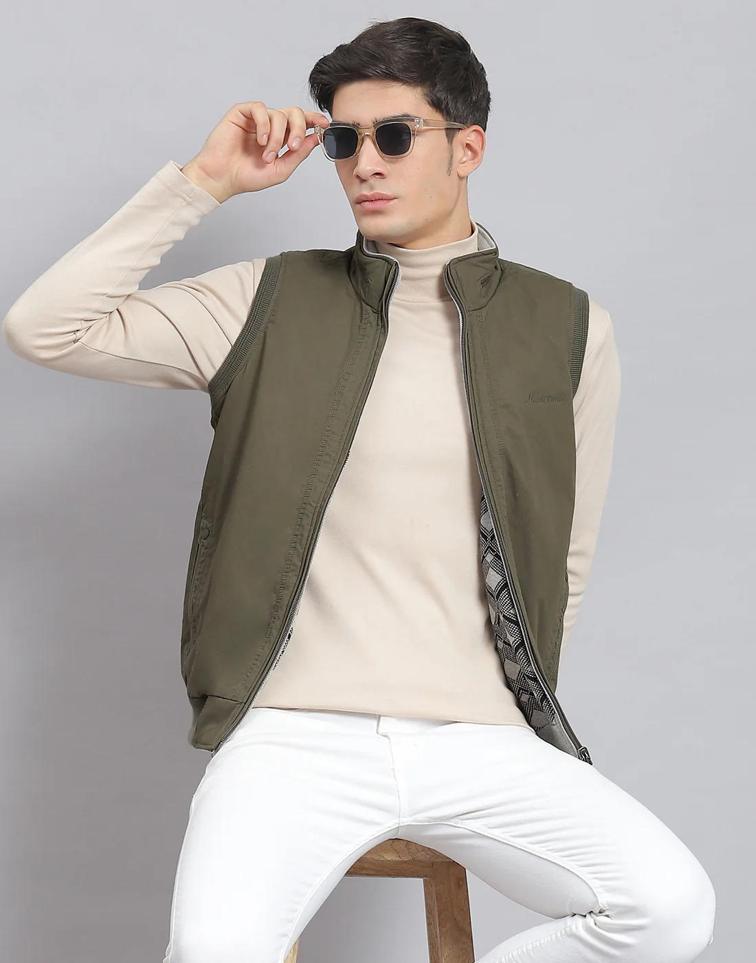 Men Olive Solid Stand Collar Sleeveless Jacket - Image 2