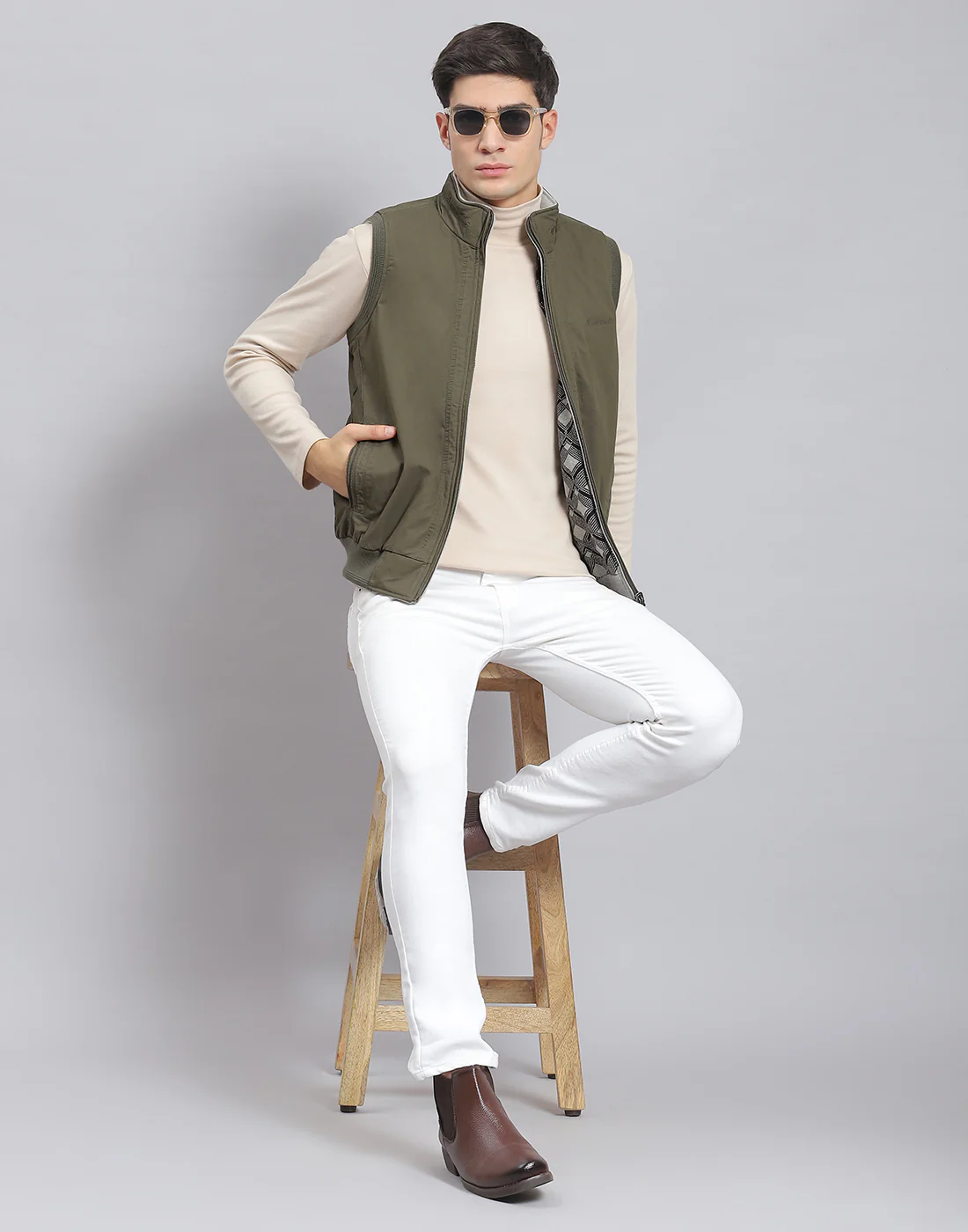 Men Olive Solid Stand Collar Sleeveless Jacket - Image 4