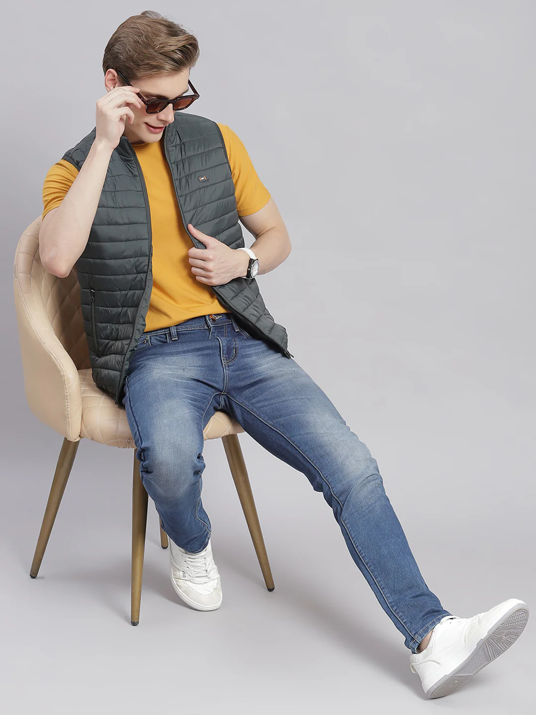 Men Olive Solid Stand Collar Sleeveless Jackets - Image 2