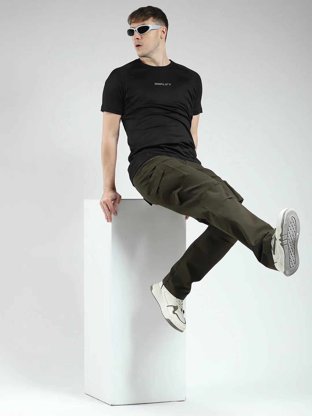 Rock.it Men Olive Solid Straight Fit Cargo - Image 2