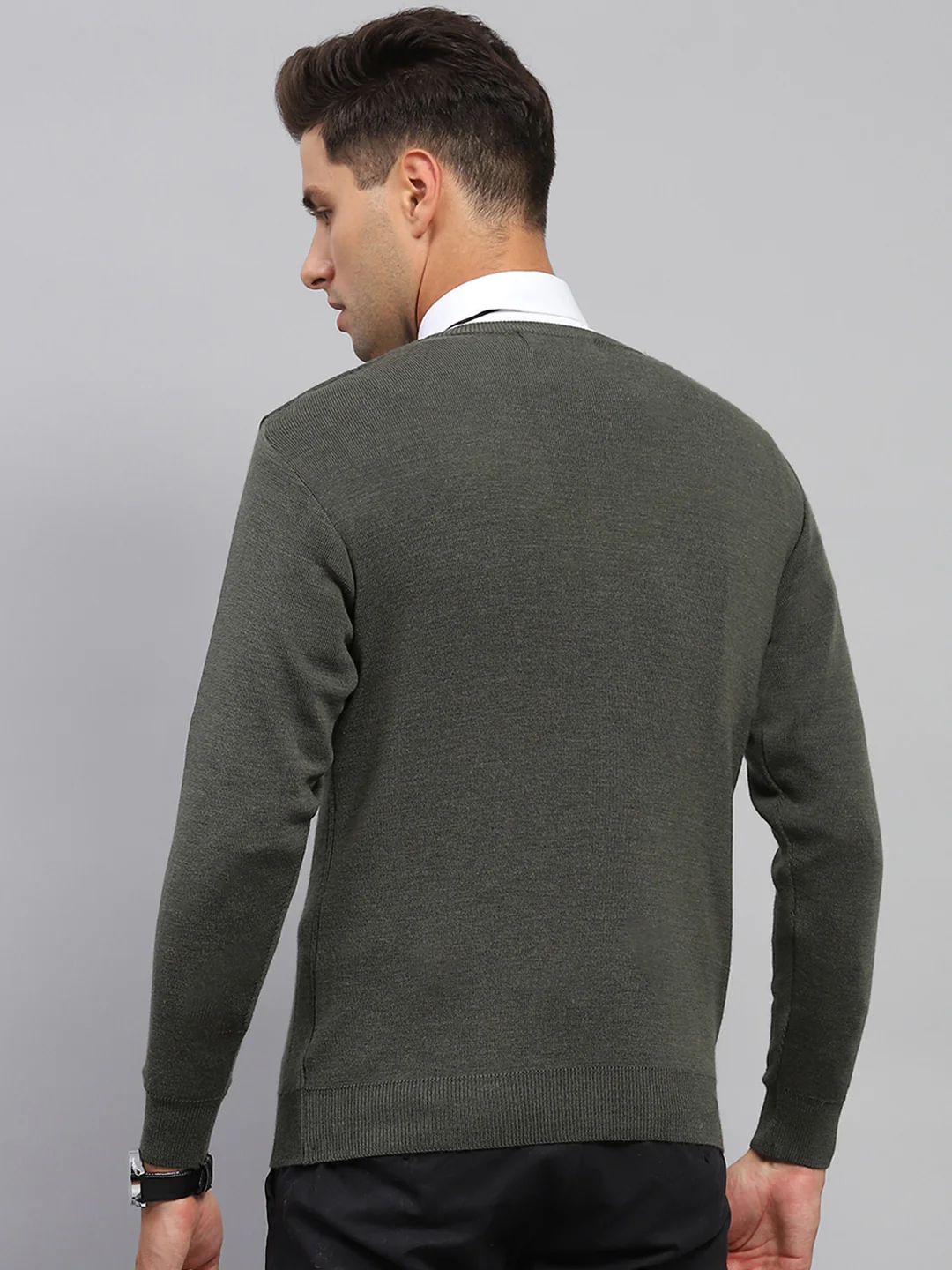 Men Olive Solid V Neck Full Sleeve Pullover - Image 5