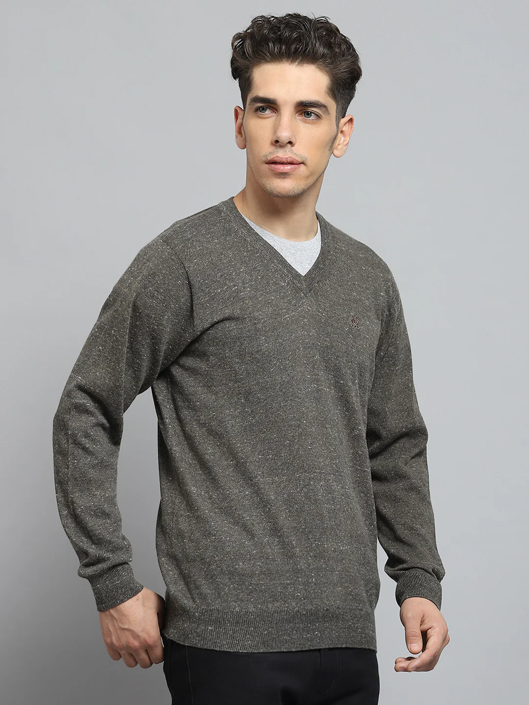 Men Olive Solid V Neck Full Sleeve Pullover - Image 4