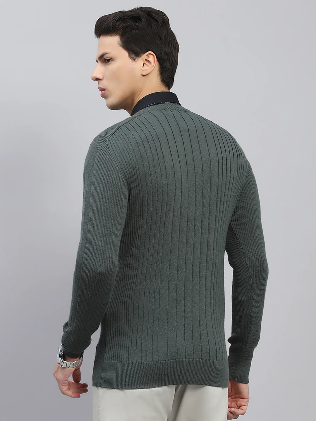 Men Olive Solid V Neck Full Sleeve Pullover - Image 5