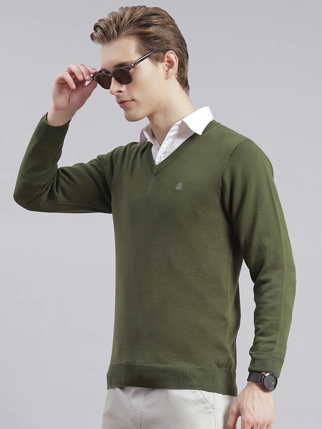 Men Olive Solid V Neck Full Sleeve Sweaters/Pullovers - Image 2