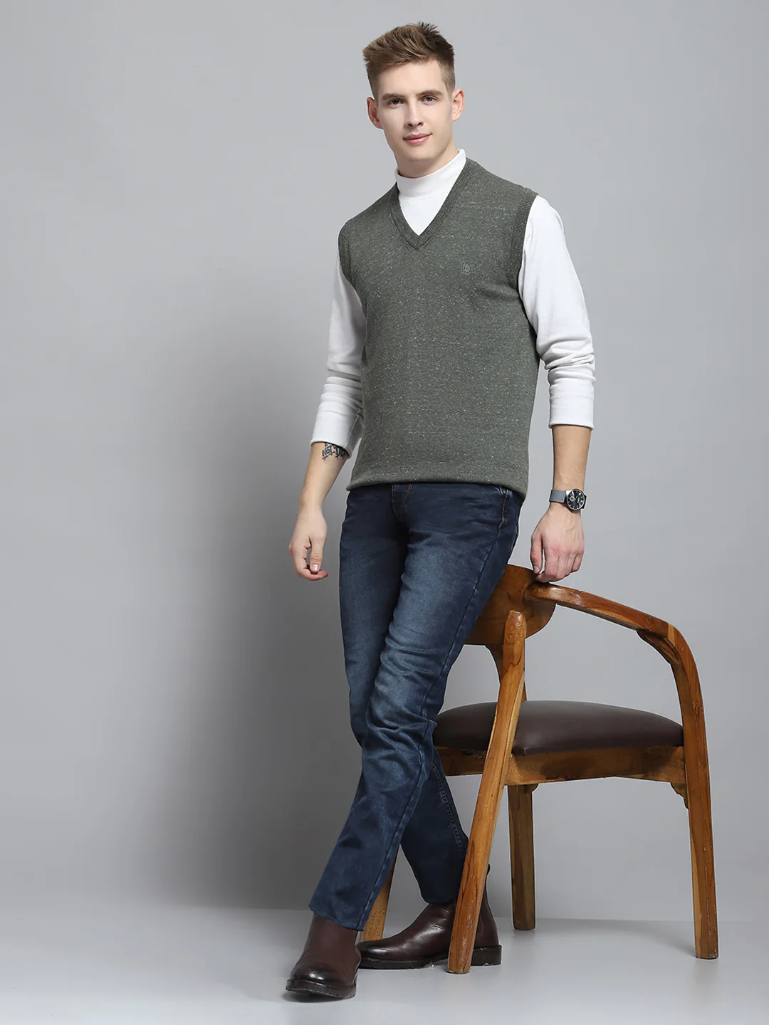 Men Olive Solid V Neck Sleeveless Sweater - Image 2
