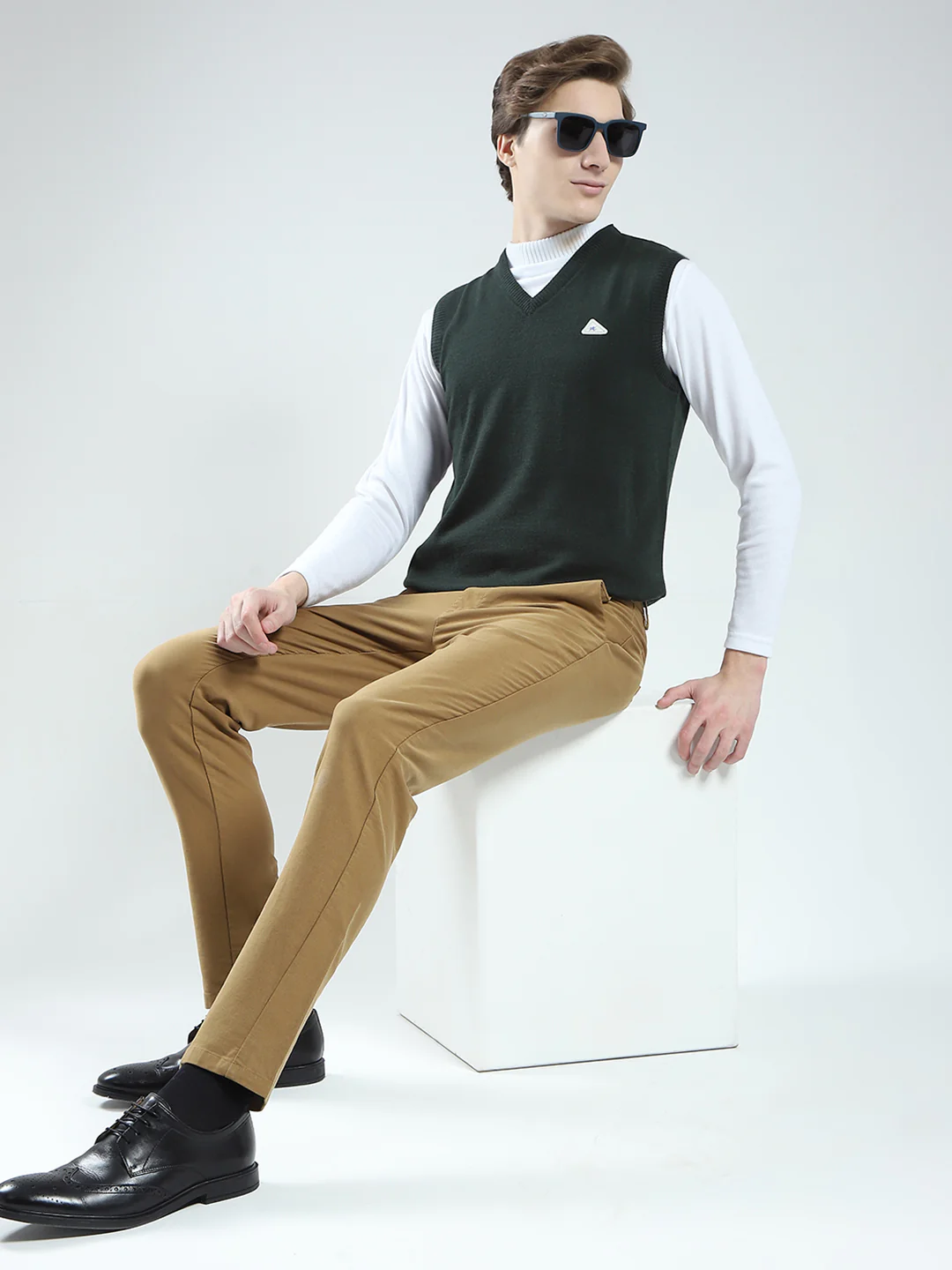 Men Olive Solid V Neck Sleeveless Sweater - Image 2