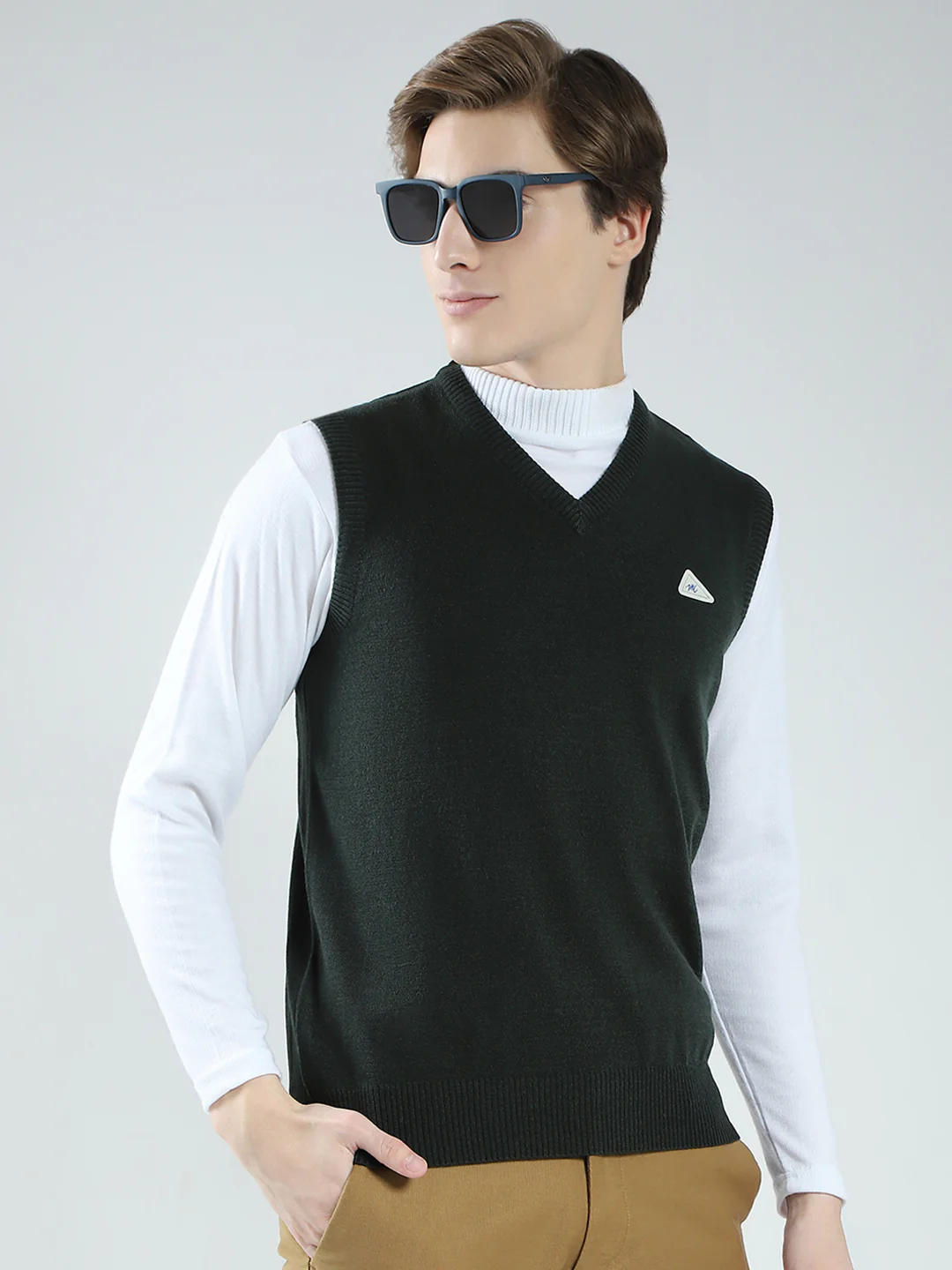 Men Olive Solid V Neck Sleeveless Sweater - Image 4