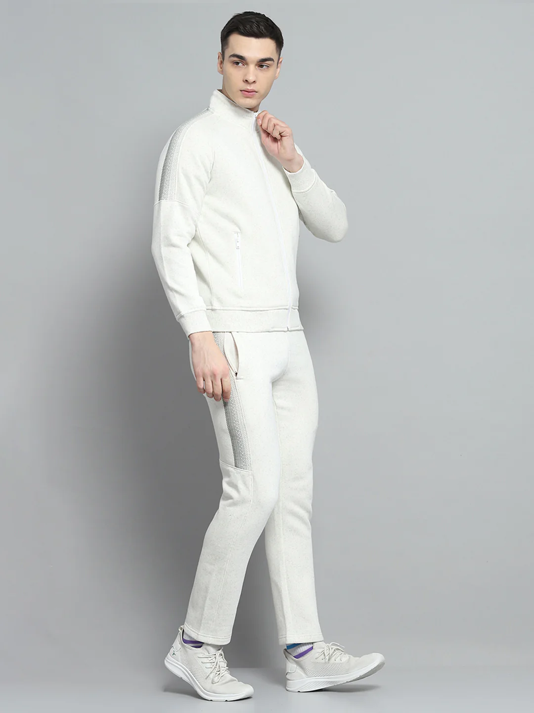 Men Olive & White Printed Mock Neck Full Sleeve Winter Tracksuit - Image 4