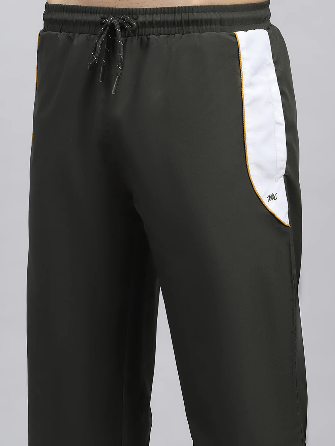 Men Olive & White Solid Hooded Full Sleeve Winter Tracksuit - Image 8