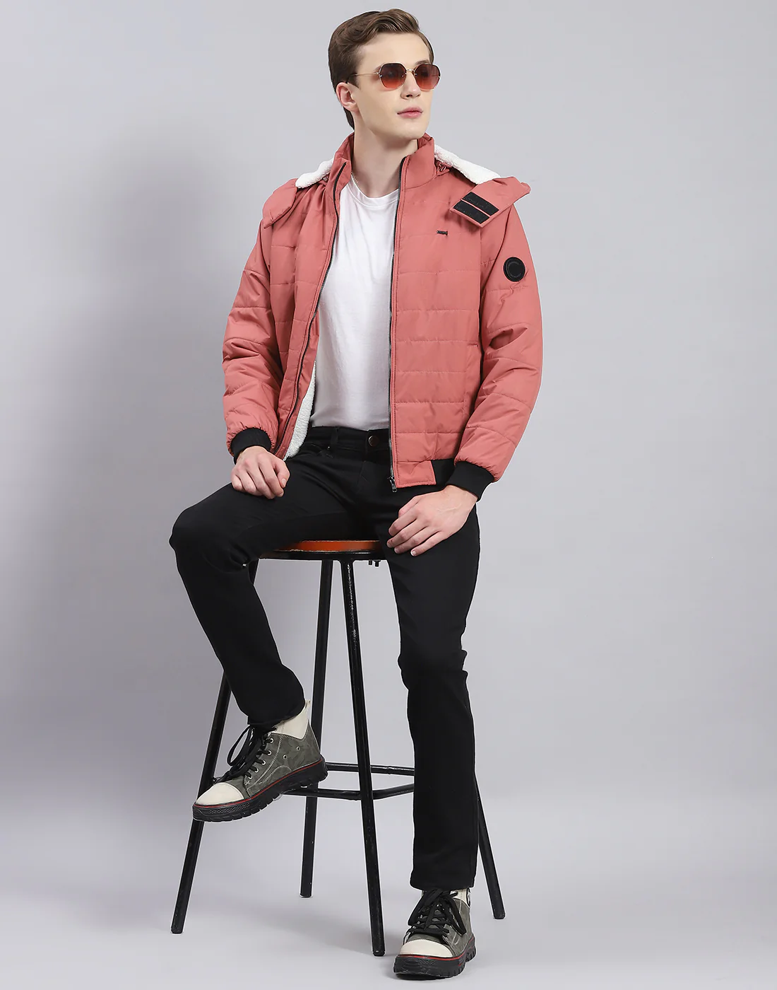 Men Pink Solid Hooded Full Sleeve Jacket - Image 3