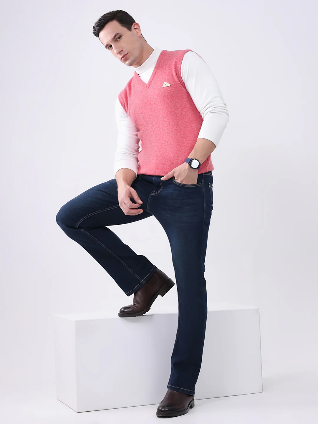 Men Pink Solid V Neck Sleeveless Sweater - Image 2