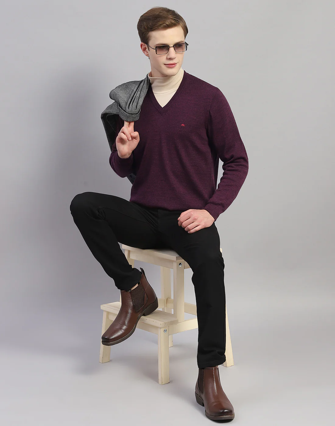Men Purple Solid V Neck Full Sleeve Pullover - Image 3