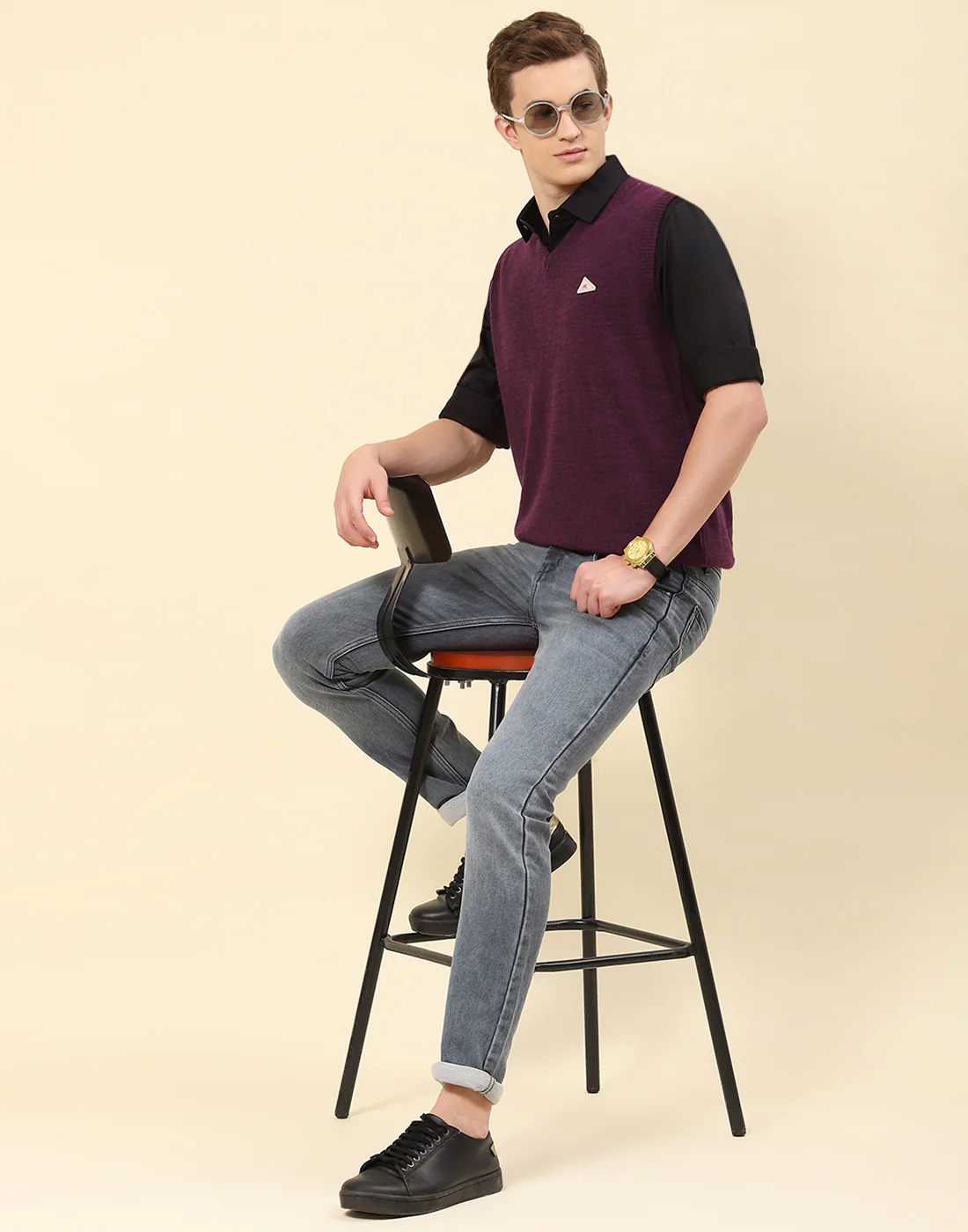 Men Purple Solid V Neck Sleeveless Sweater - Image 2