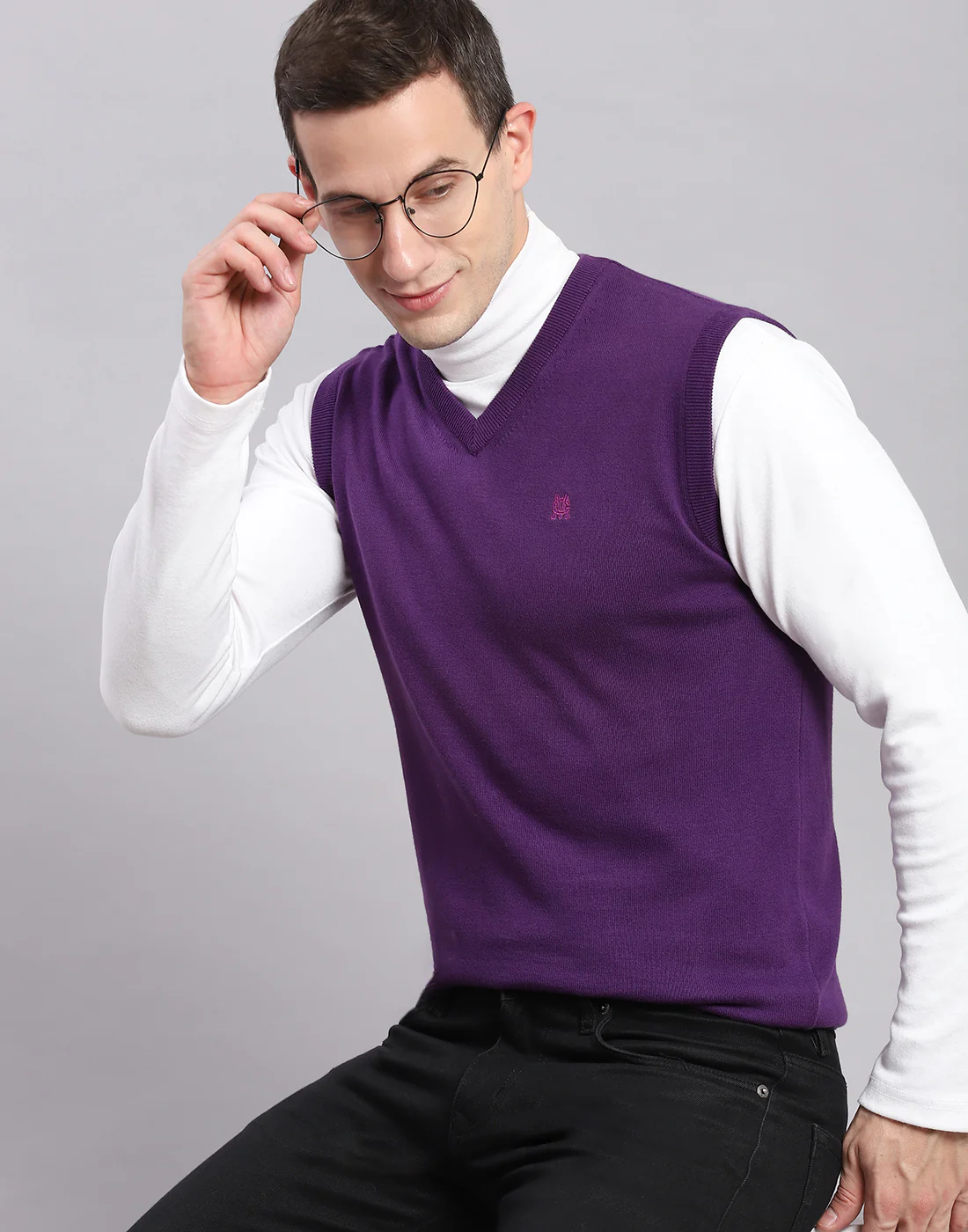 Men Purple Solid V Neck Sleeveless Sweaters/Pullovers - Image 3