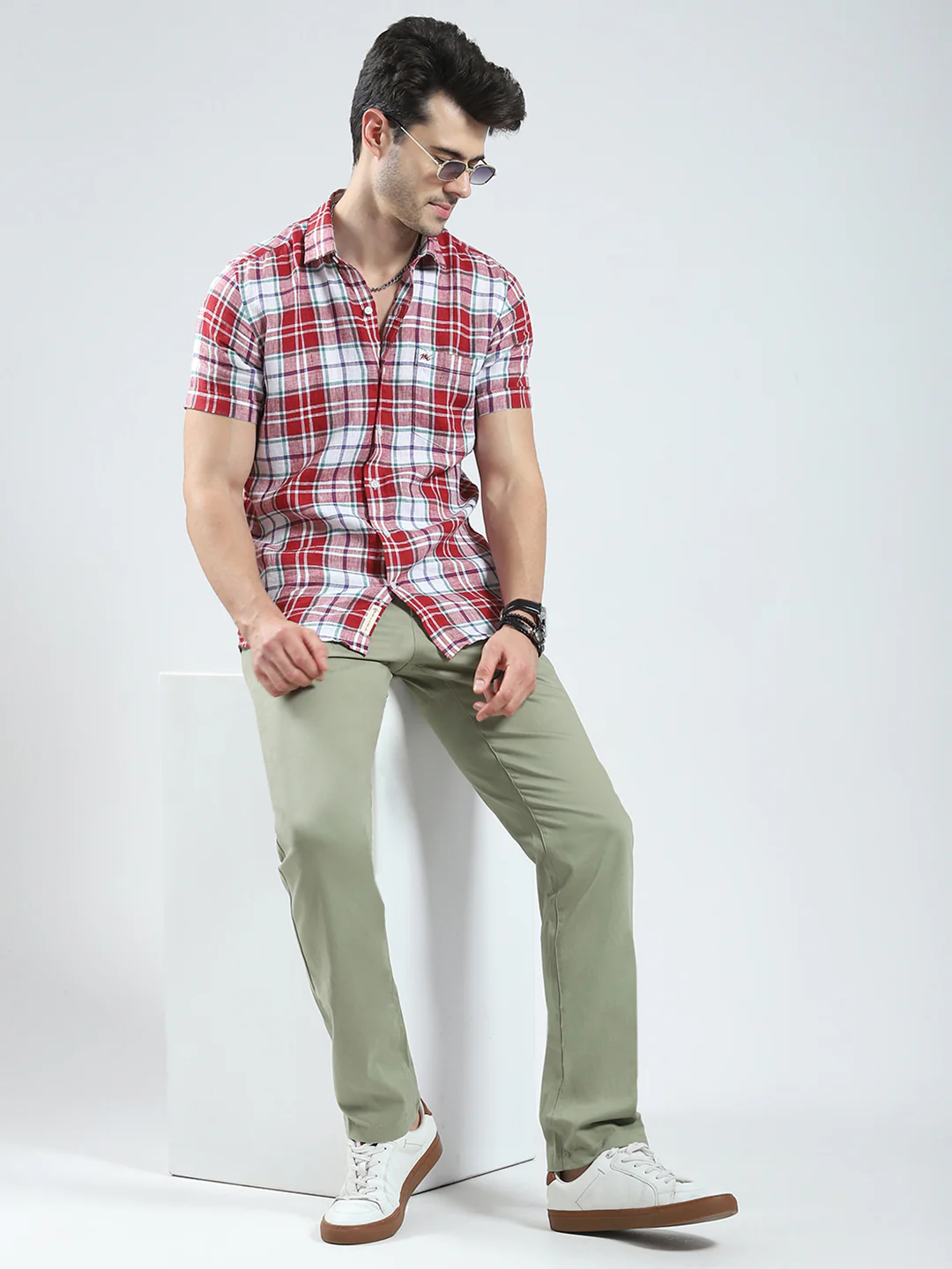 Men Red Check Collar Half Sleeve Linen Shirt - Image 2