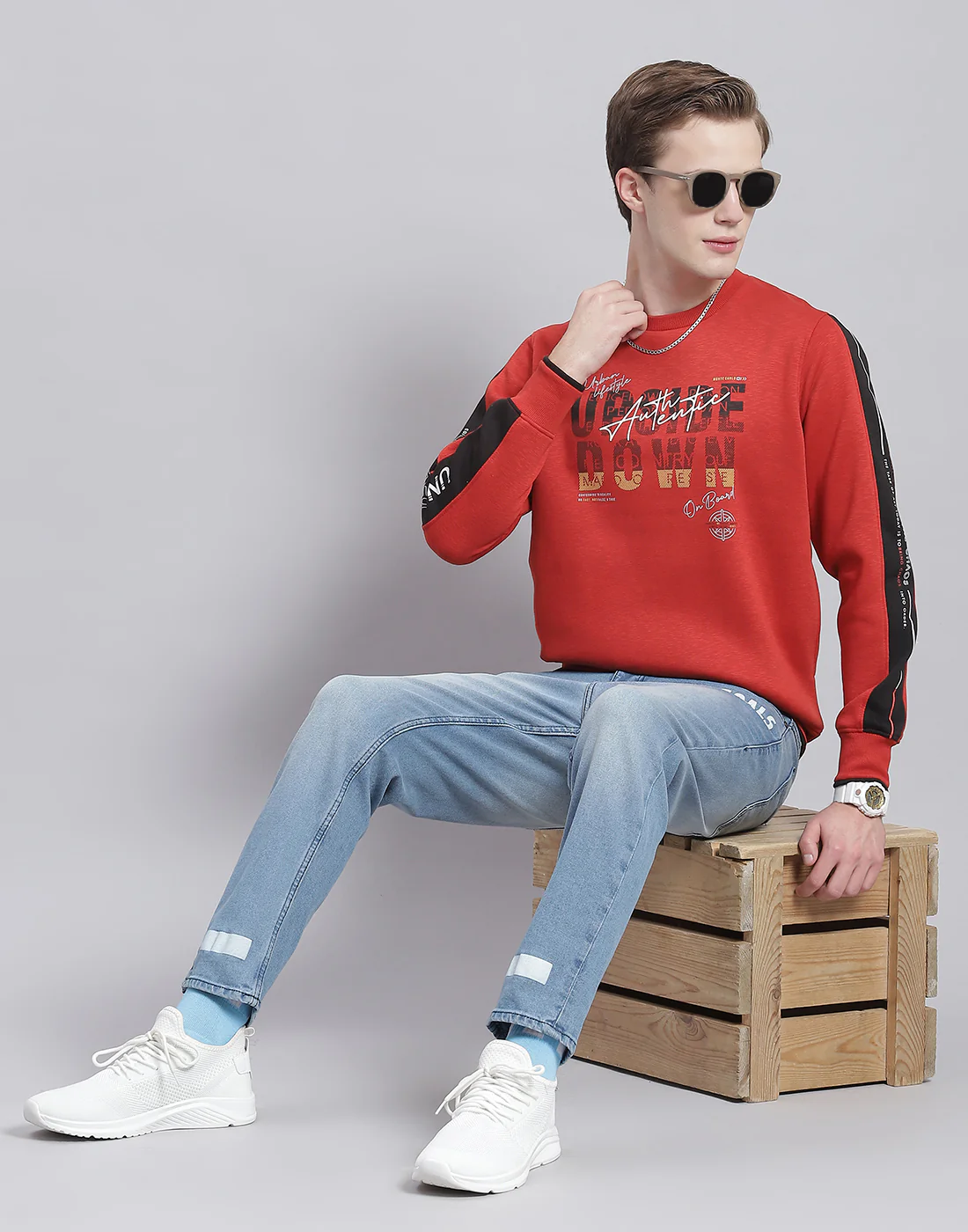 Men Red Printed Round Neck Full Sleeve Sweatshirt - Image 2