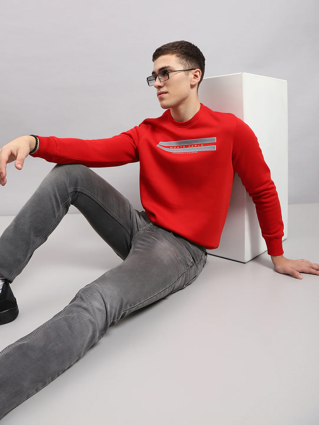 Men Red Printed Round Neck Full Sleeve Sweatshirt - Image 6