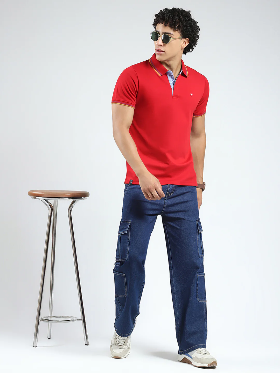 Men Red Solid Collar Half Sleeve T-Shirt - Image 2