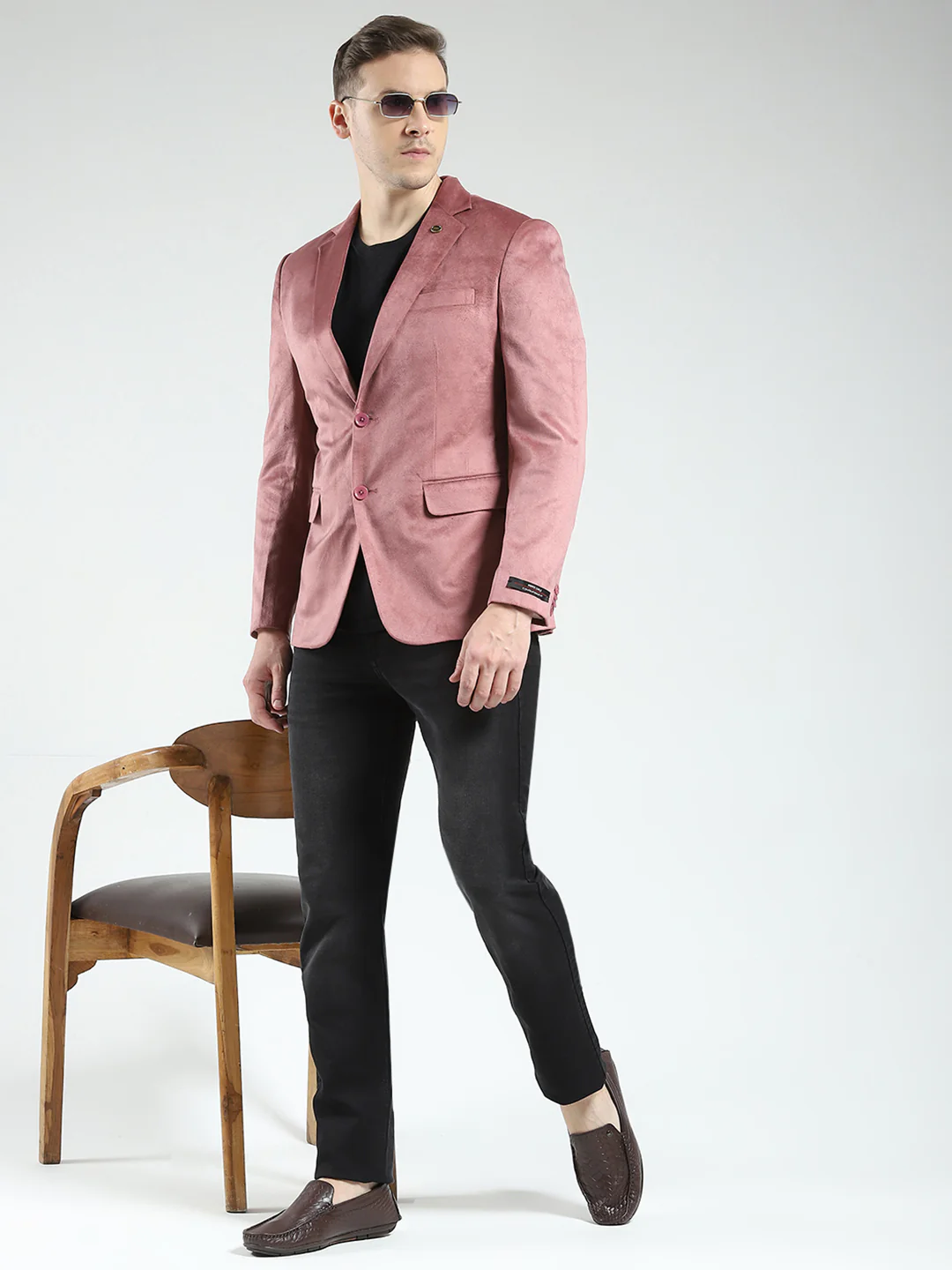 Men Red Solid Notch Lapel Collar Full Sleeve Blazer - Image 2