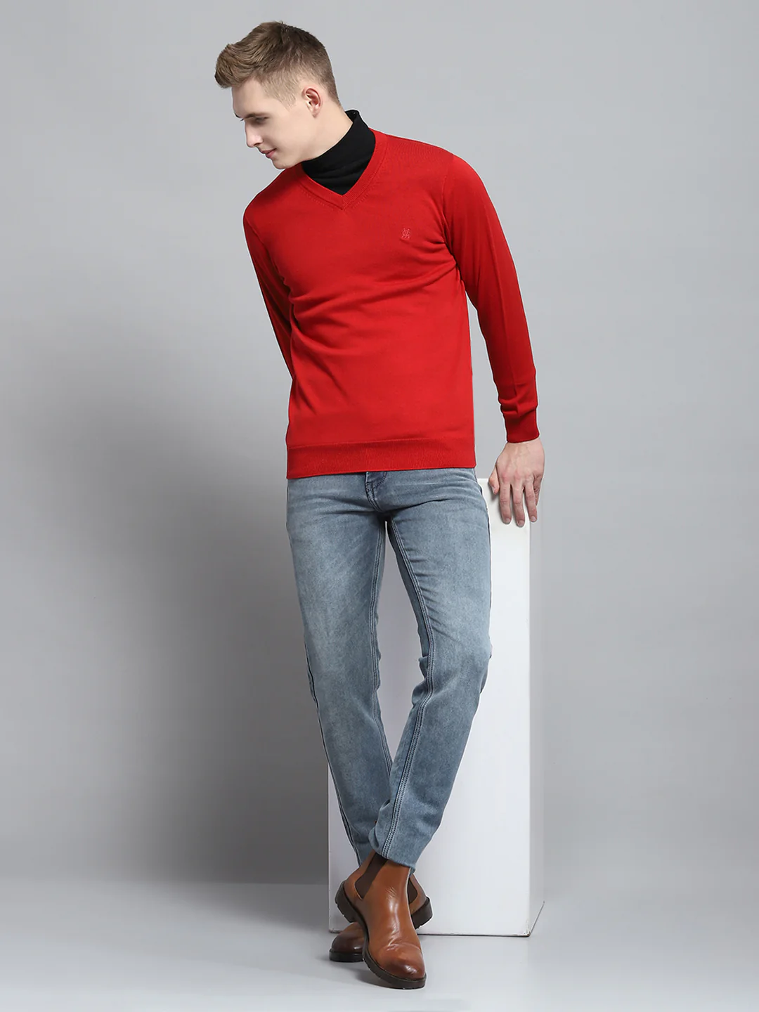 Men Red Solid V Neck Full Sleeve Pullover - Image 2