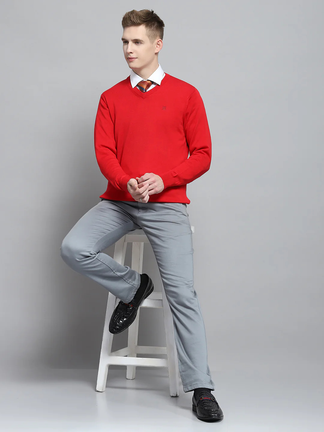 Men Red Solid V Neck Full Sleeve Pullover - Image 2