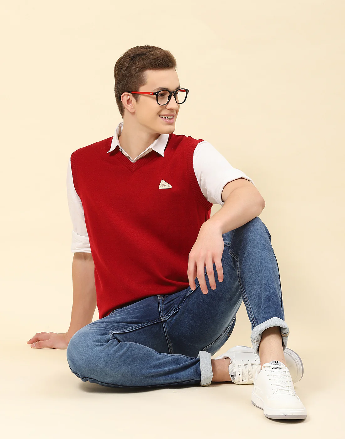 Men Red Solid V Neck Sleeveless Sweater - Image 2