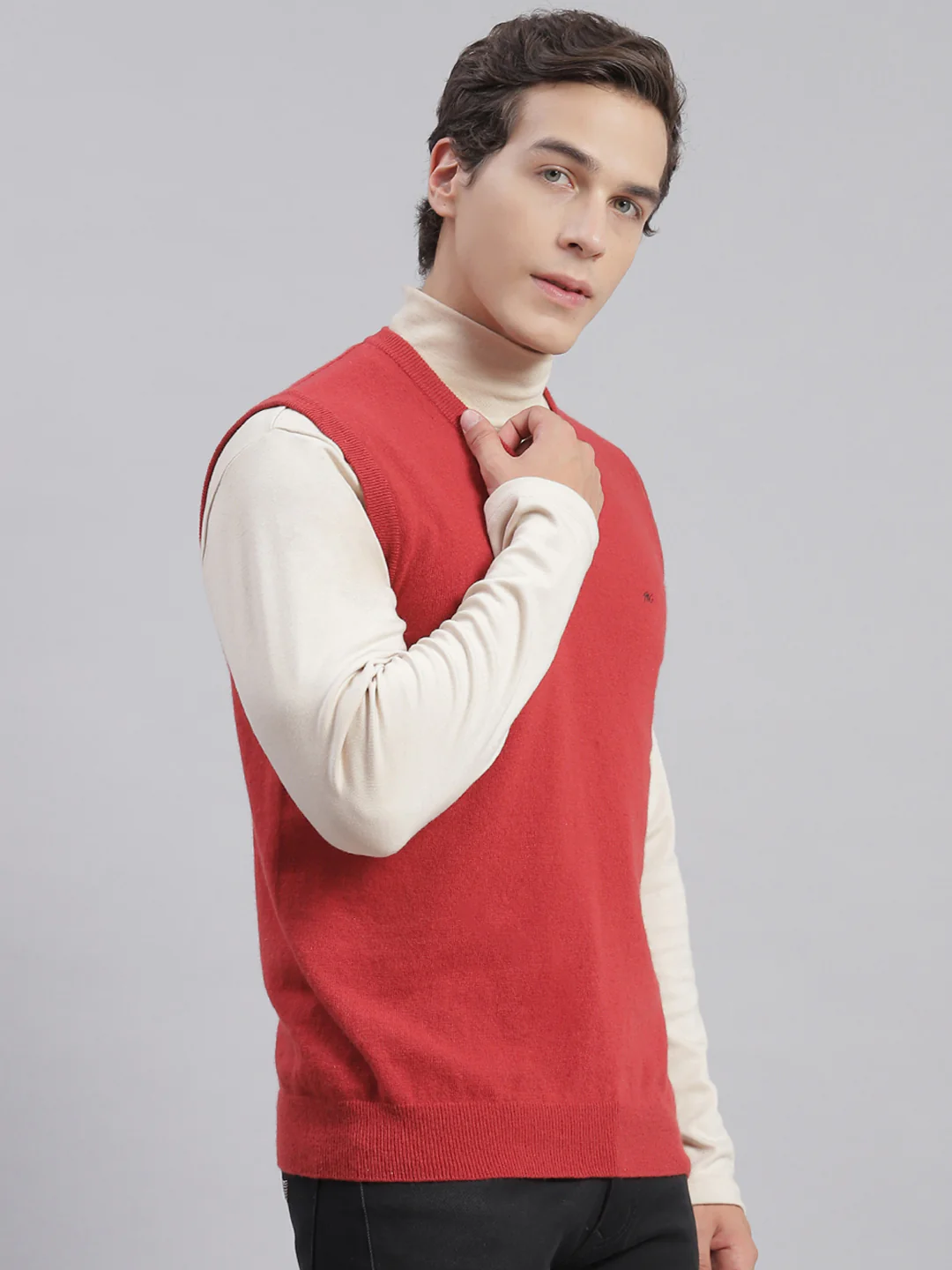 Men Red Solid V Neck Sleeveless Sweaters/Pullovers - Image 4