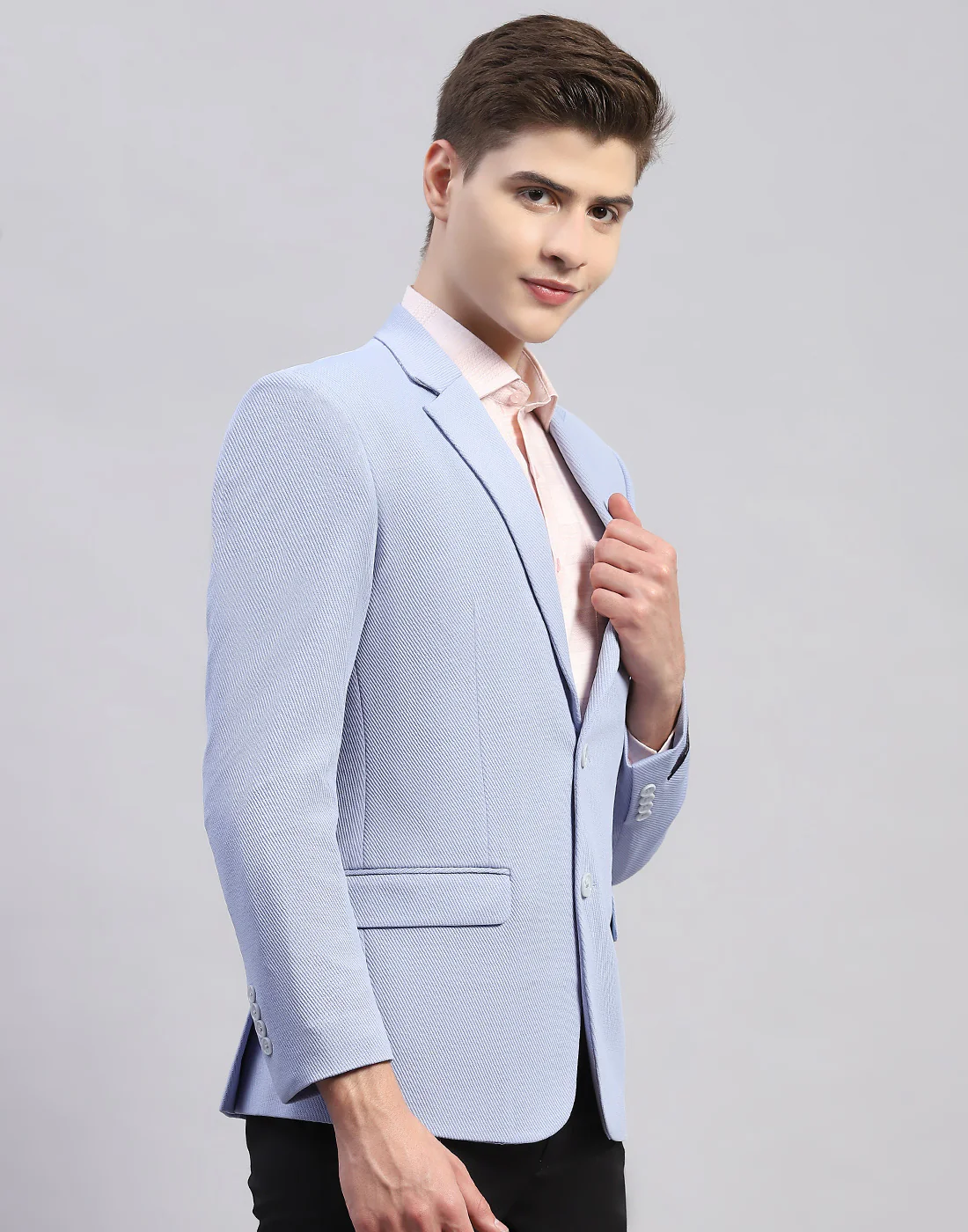 Men Sky Blue Solid Notch Lapel Collar Full Sleeve Blazer - Image 4