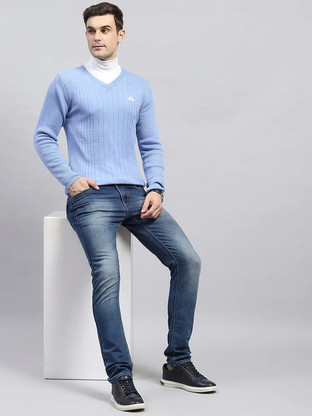 Men Sky Blue Solid V Neck Full Sleeve Pullover - Image 2