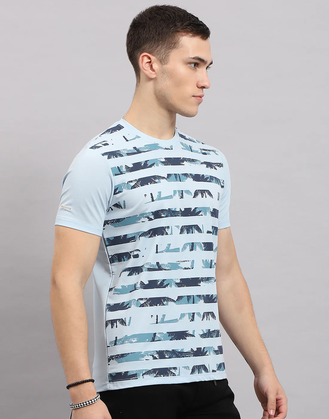 Men Sky Blue Stripe Round Neck Half Sleeve T-Shirt - Image 4