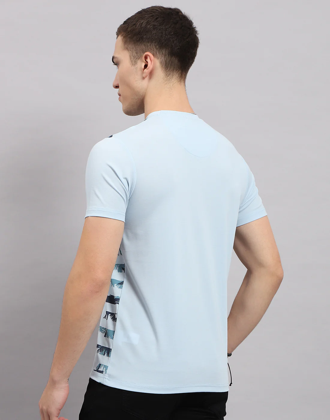 Men Sky Blue Stripe Round Neck Half Sleeve T-Shirt - Image 5