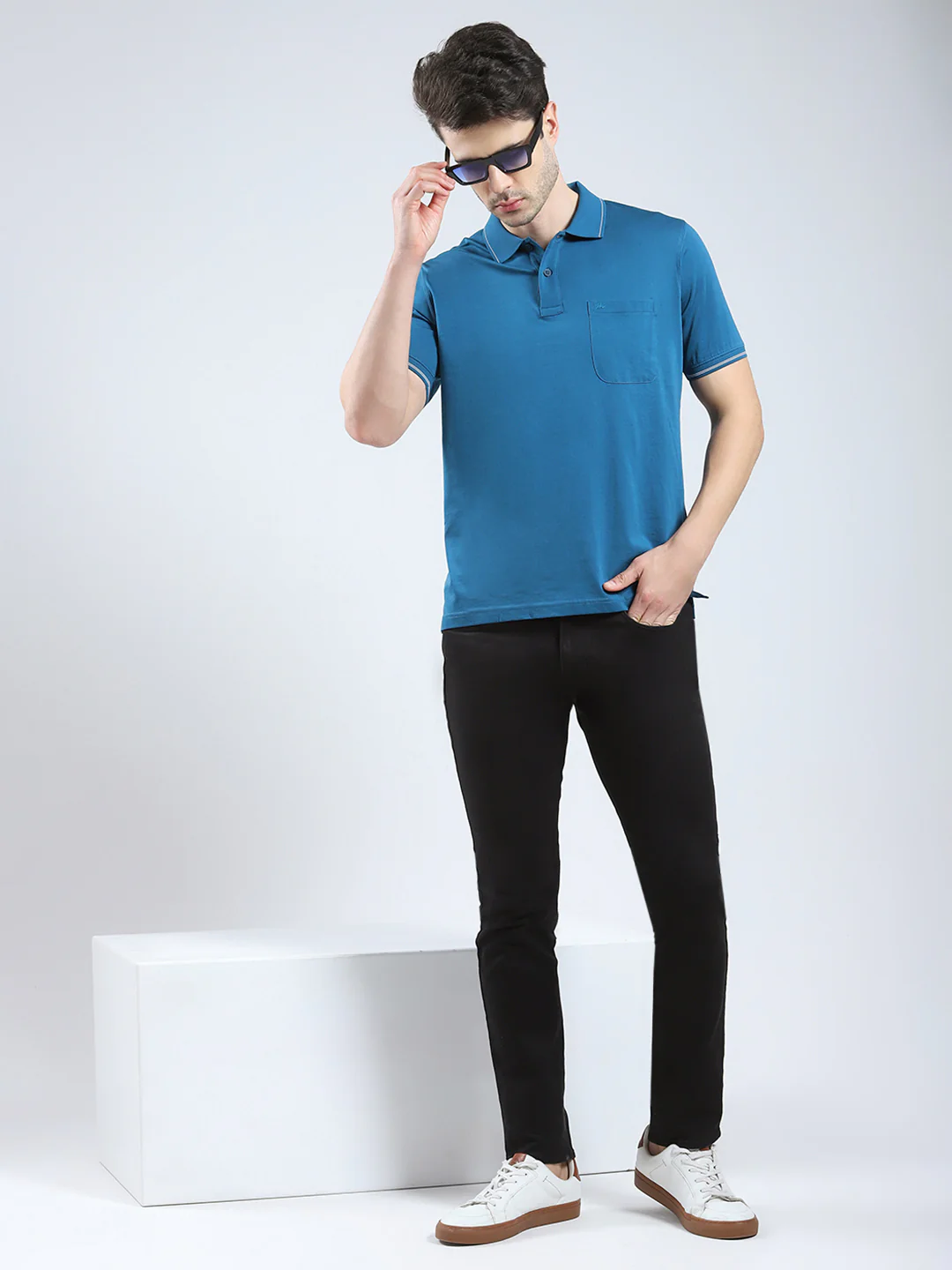 Men Teal Blue Solid Collar Half Sleeve T-Shirt - Image 2