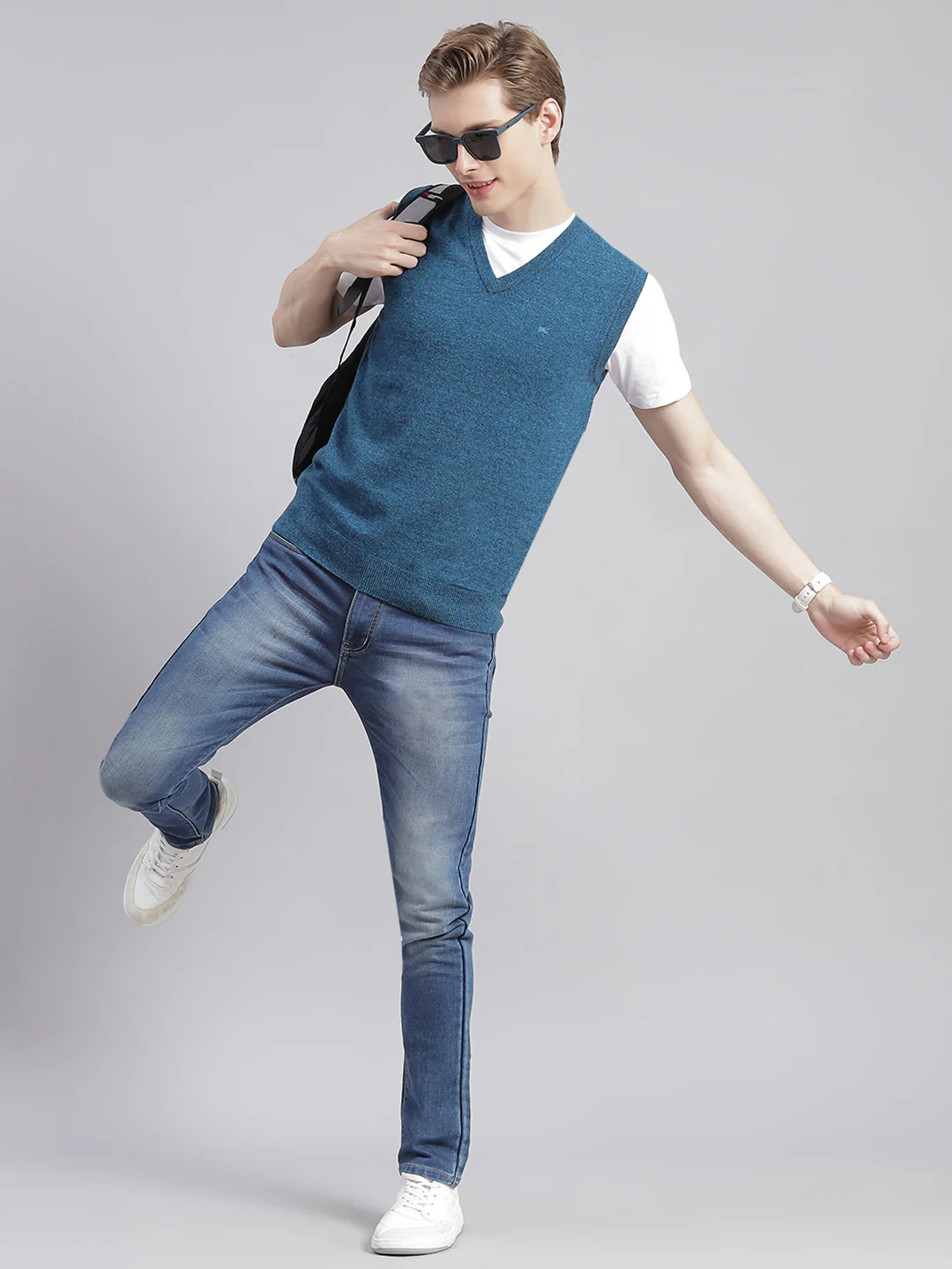Men Teal Blue Solid V Neck Sleeveless Sweaters/Pullovers - Image 2