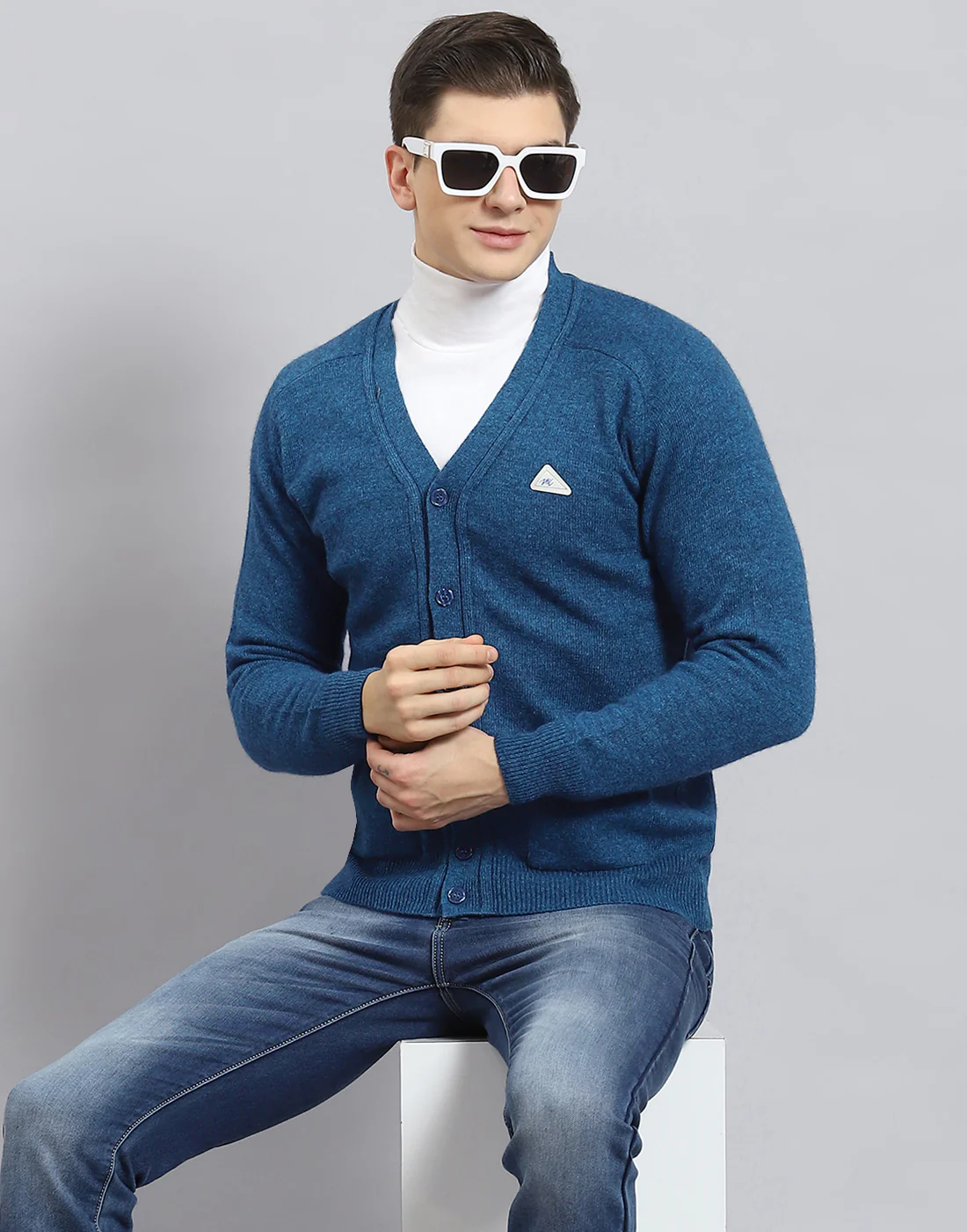Men Turquoise Blue Solid V Neck Full Sleeve Cardigan - Image 2