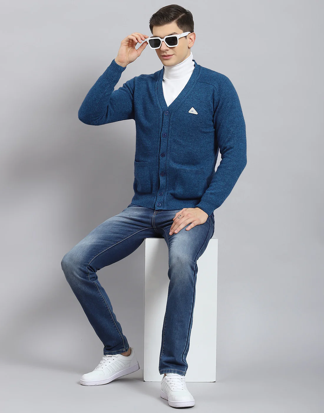 Men Turquoise Blue Solid V Neck Full Sleeve Cardigan - Image 6