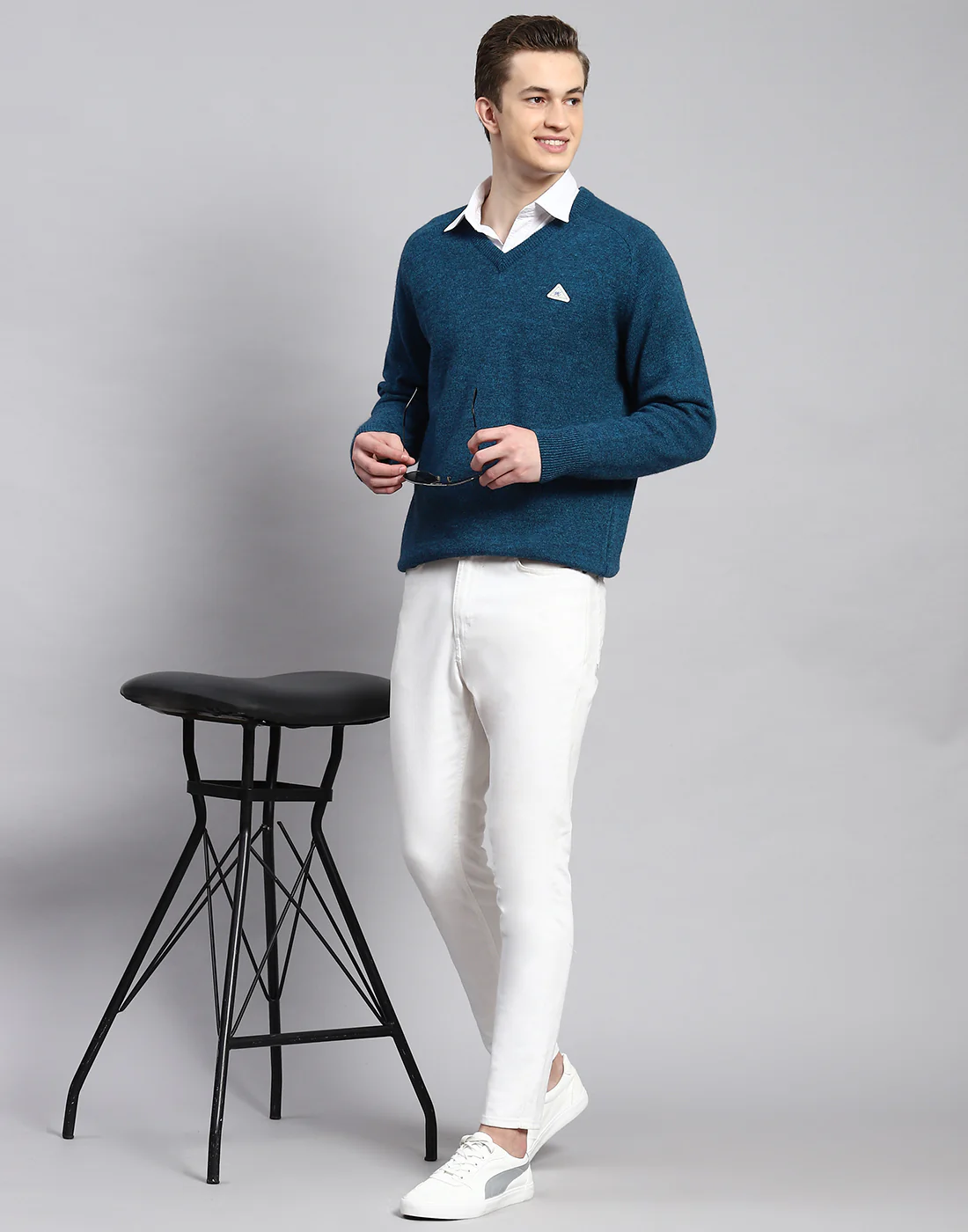 Men Turquoise Blue Solid V Neck Full Sleeve Pullover - Image 2