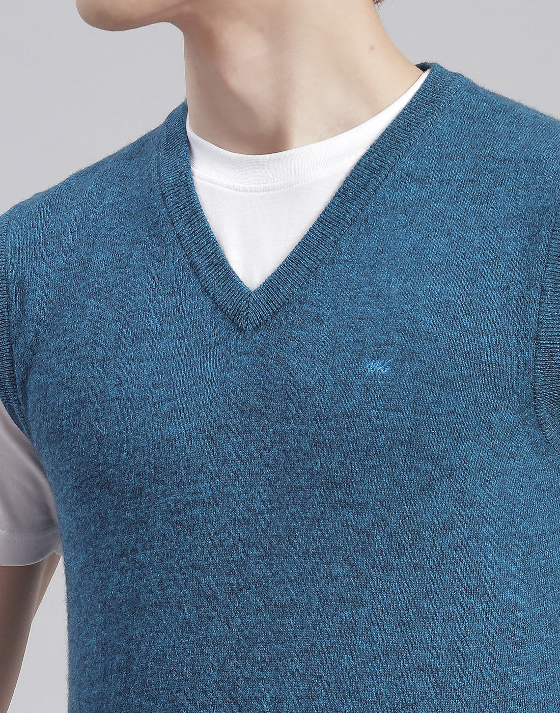 Men Turquoise Blue Solid V Neck Sleeveless Sweater - Image 6