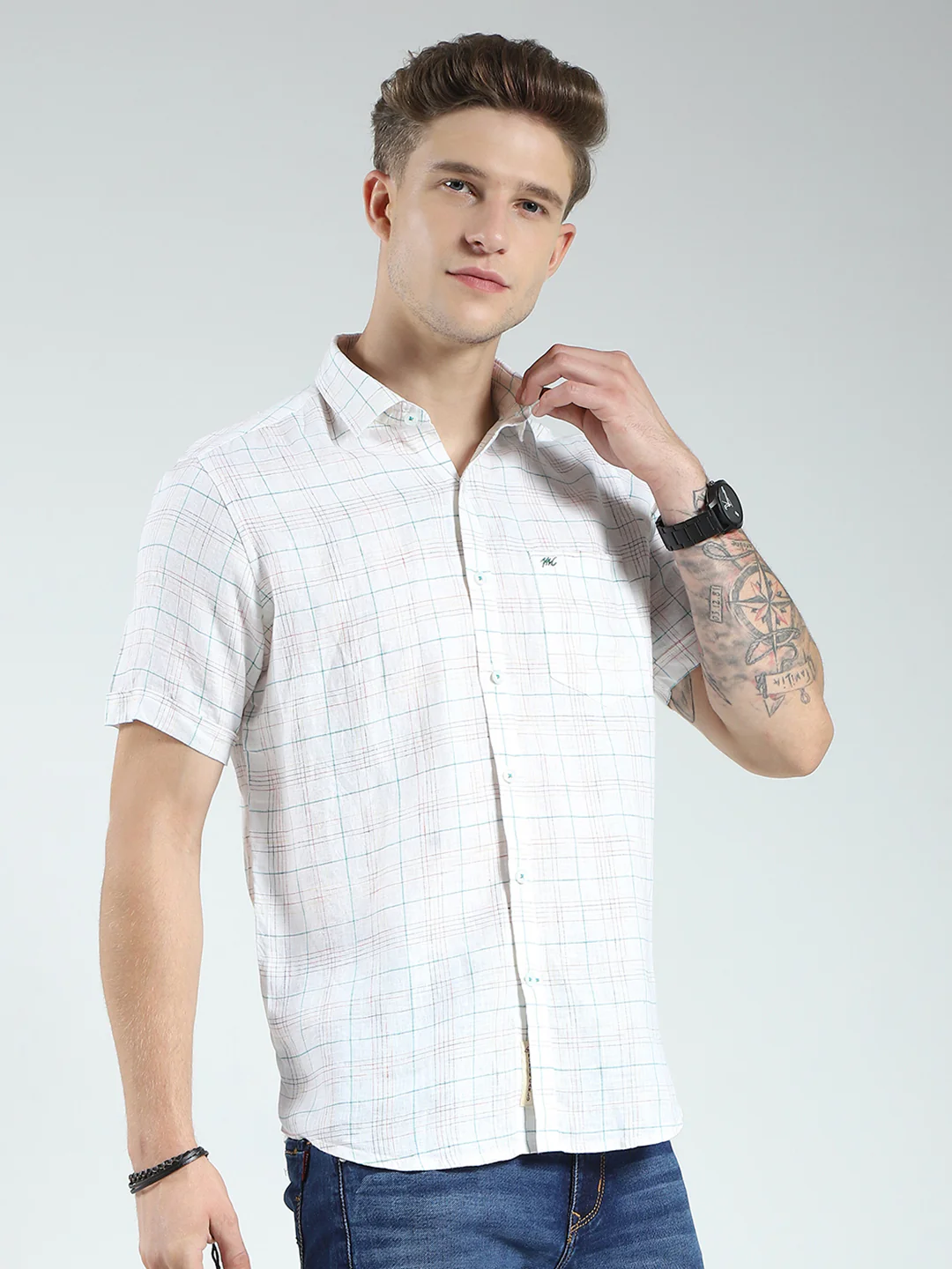 Men White Check Collar Half Sleeve Linen Shirt - Image 4