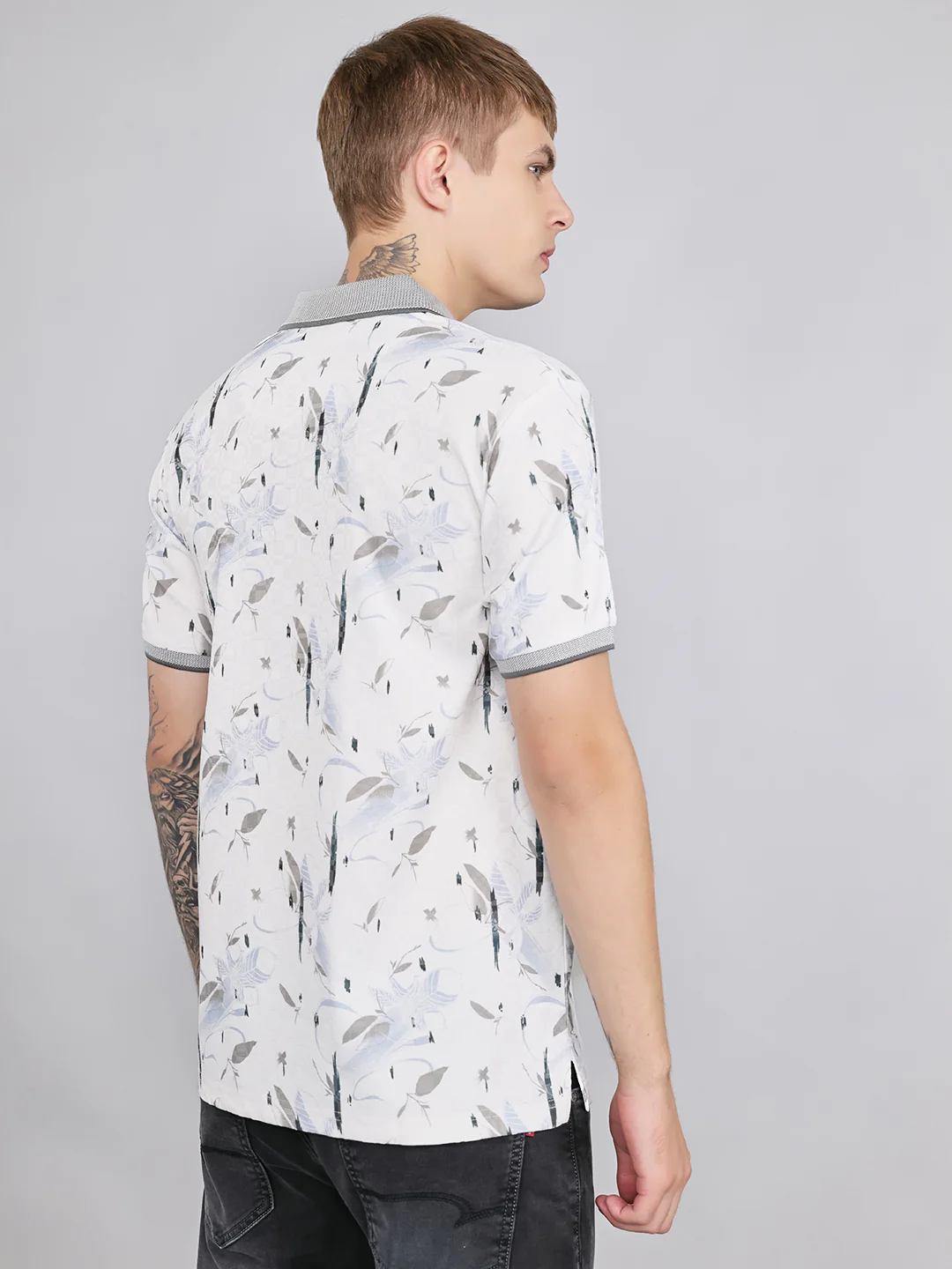 Men White Printed Collar Half Sleeve T-Shirt - Image 4