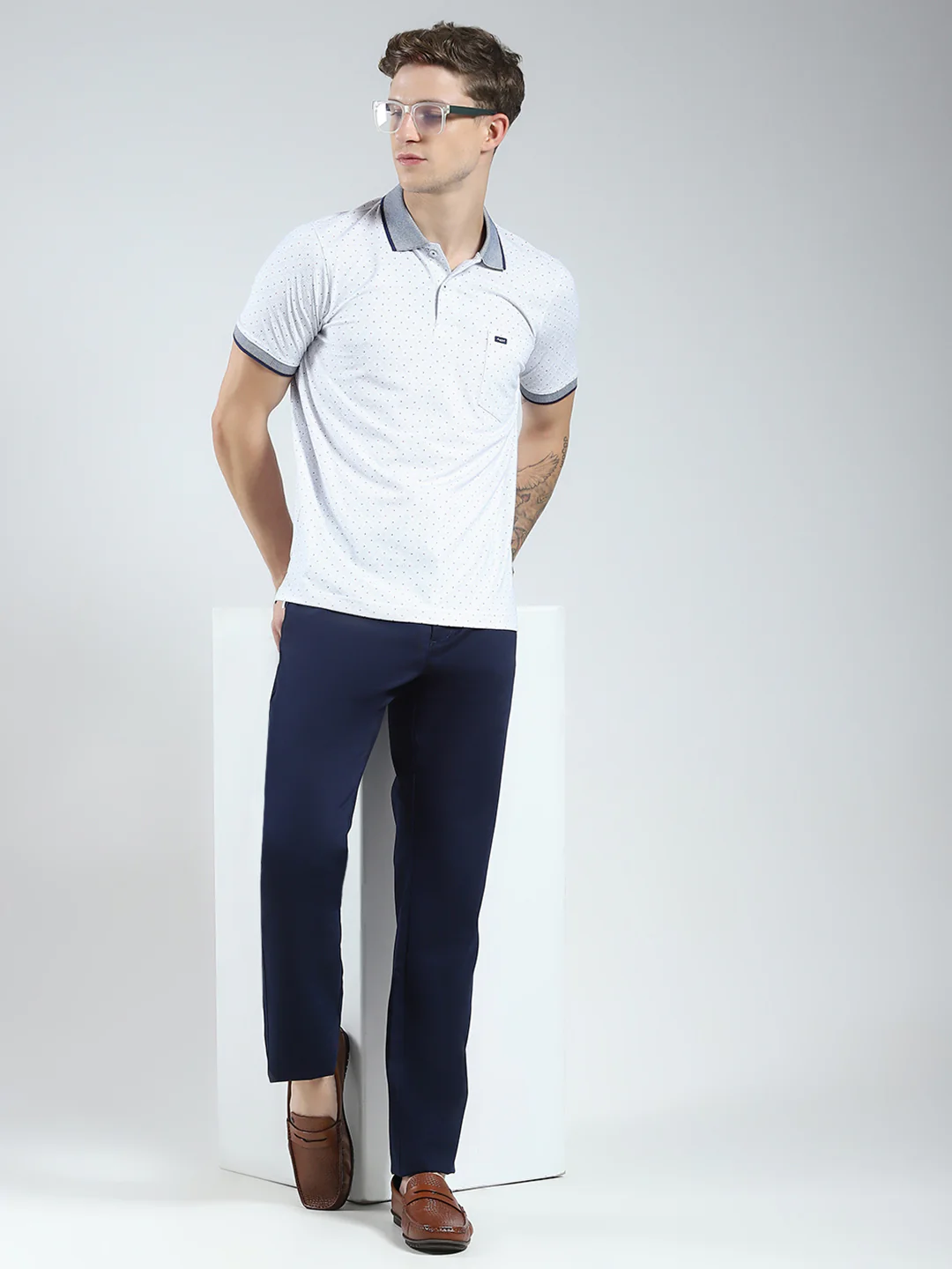 Men White Solid Collar Half Sleeve T-Shirt - Image 2