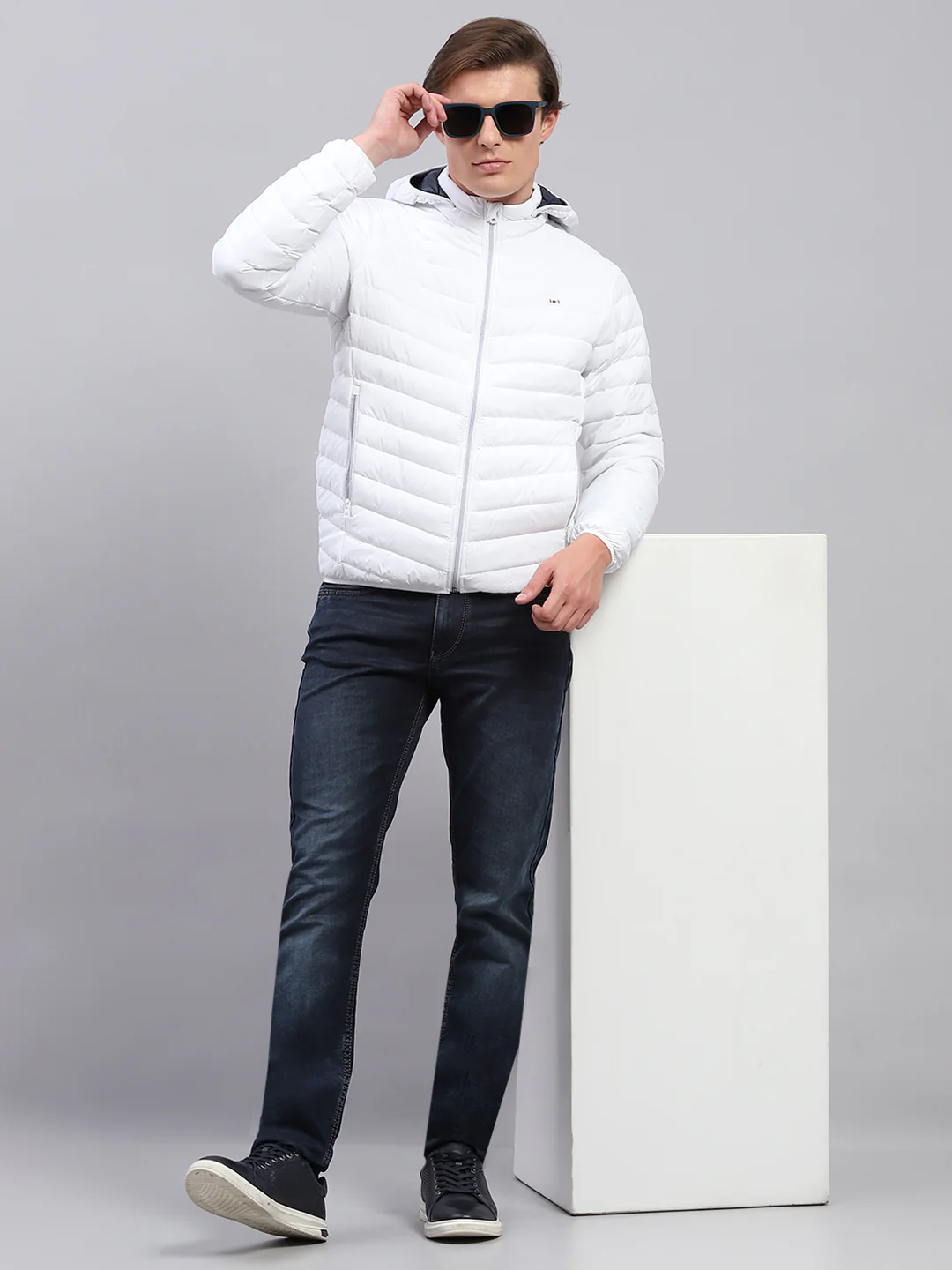Men White Solid Detachable Hood Full Sleeve Jacket - Image 2