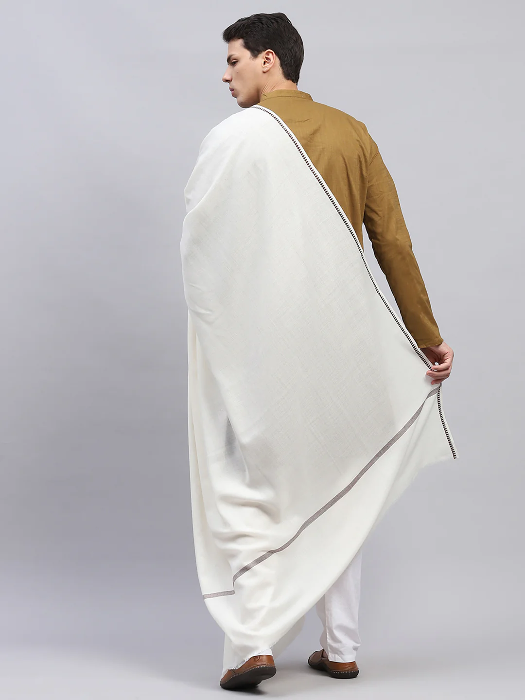 Men White Solid Lohi Shawl - Image 6