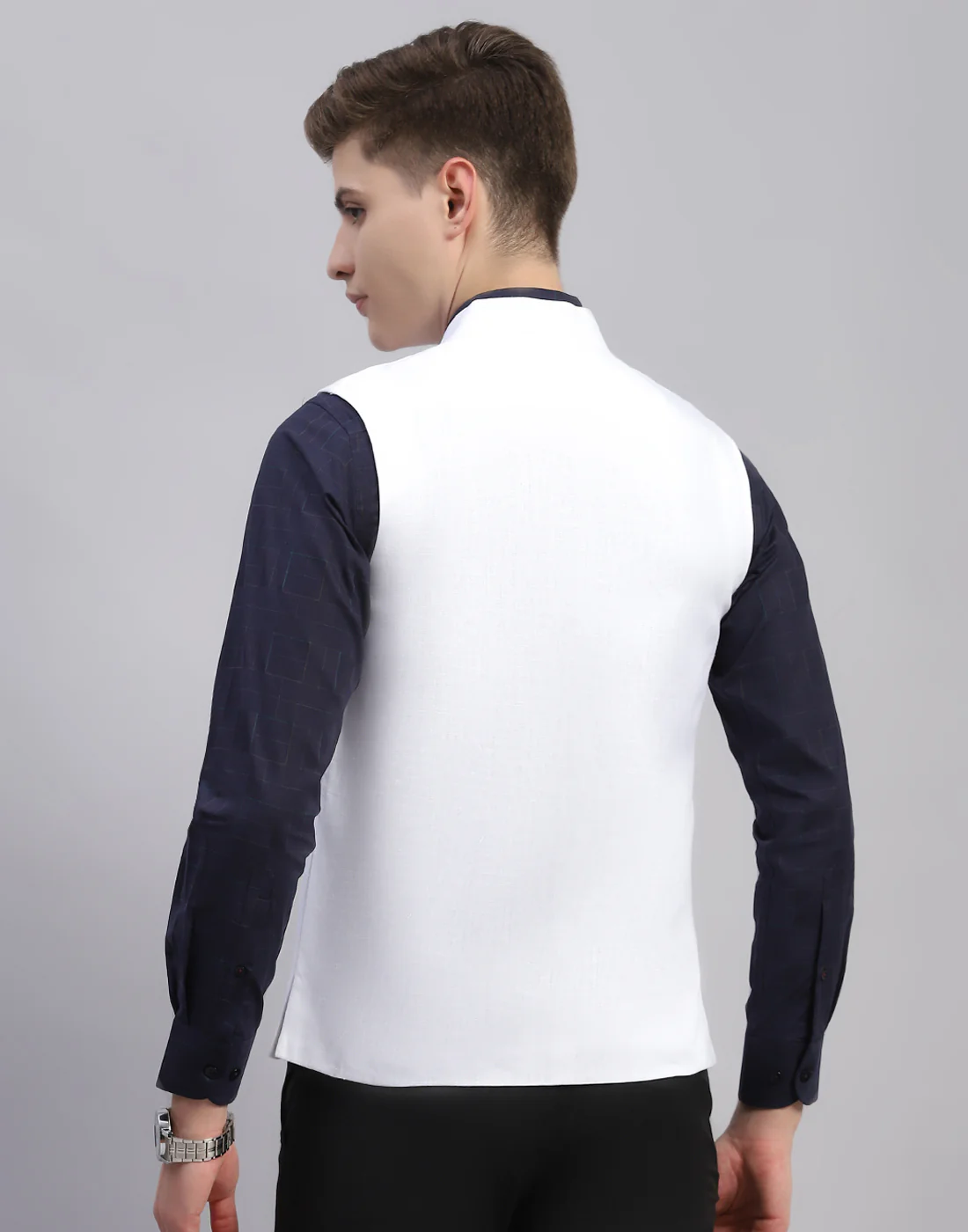 Men White Solid Mandarin Neck Sleeveless Nehru Jacket - Image 5