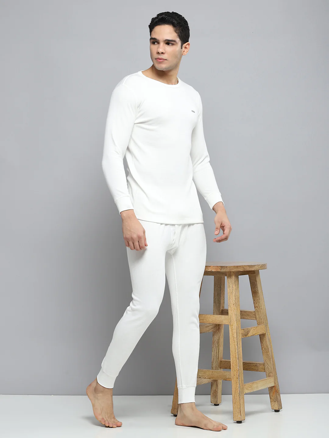 Men White Solid Round Neck Full Sleeve Thermal Vest - Image 2