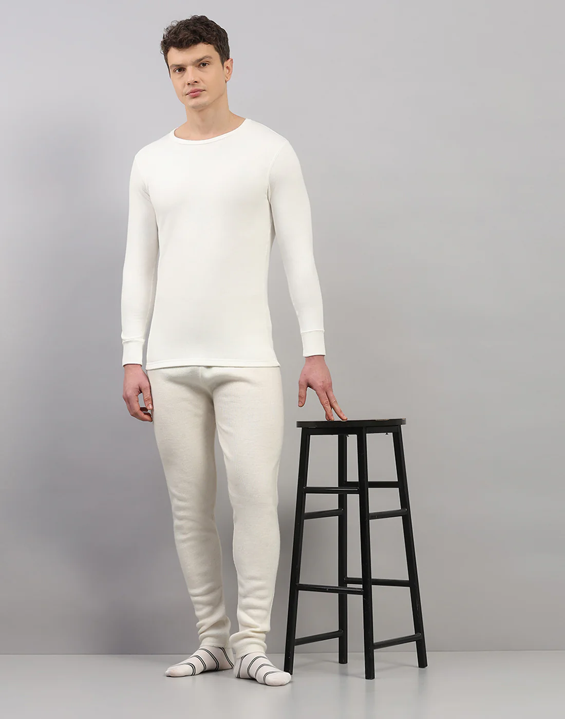 Men White Solid Round Neck Full Sleeve Thermal Vest - Image 5