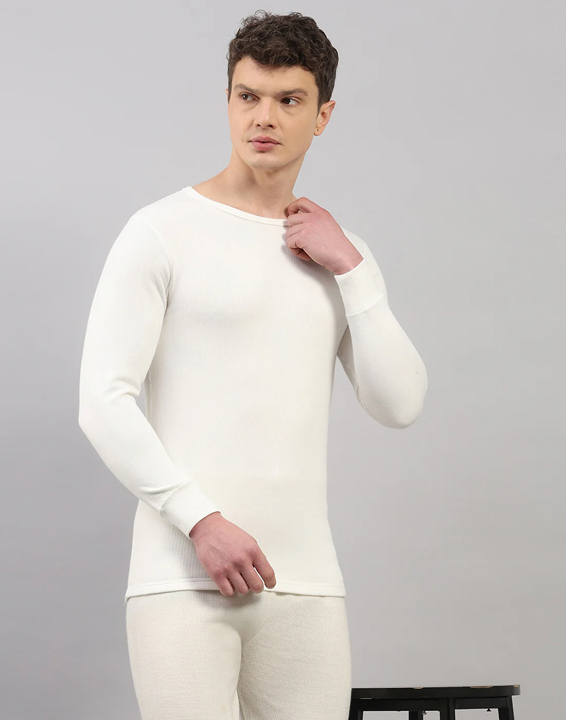 Men White Solid Round Neck Full Sleeve Thermal Vest - Image 6