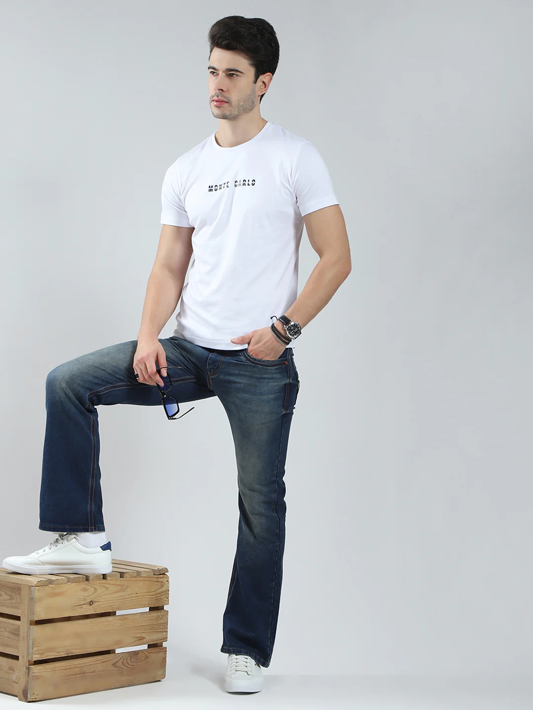 Men White Solid Round Neck Half Sleeve T-Shirt - Image 2