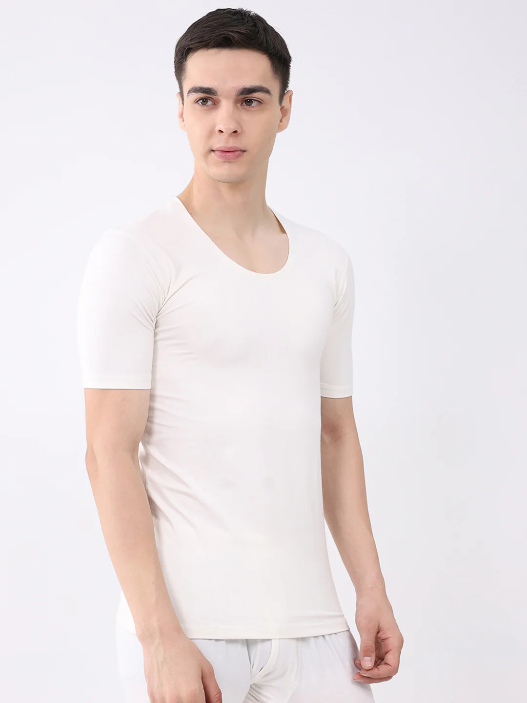 Men White Solid Round Neck Half Sleeve Thermal Vest - Image 4