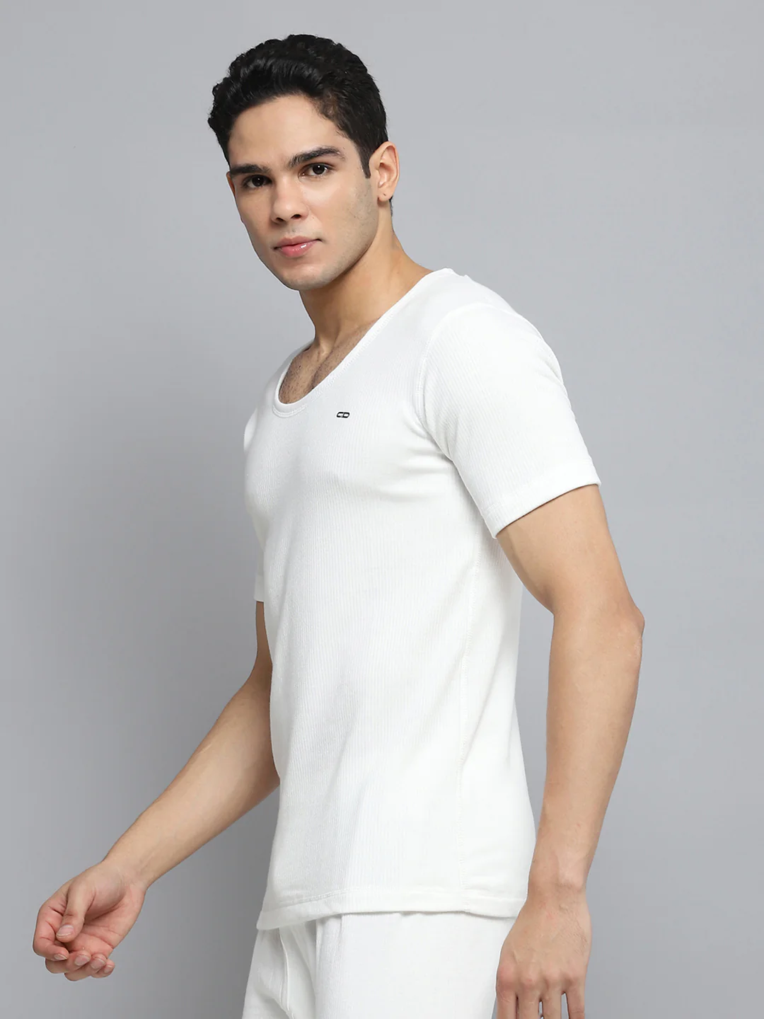 Men White Solid Round Neck Half Sleeve Thermal Vest - Image 3